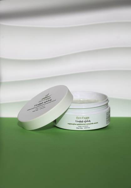 Hair mask with spirulina algae and ostrich oil